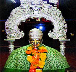 Silver chariot for pensions | निवृत्तीनाथांसाठी चांदीचा रथ Silver chariot for pensions | निवृत्तीनाथांसाठी चांदीचा रथ