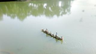 Dangerous journey to Bhamargad in the absence of bridge | पुलाअभावी भामरागडात धोकादायक प्रवास