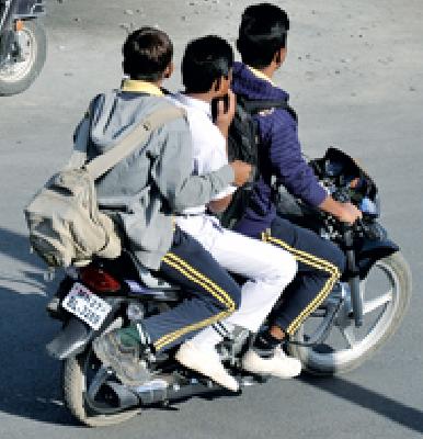 Who is in control? | यांच्यावर अंकुश कुणाचा ? Who is in control? | यांच्यावर अंकुश कुणाचा ?