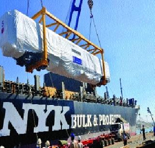 Gujarat's burden on the shoulders of Mumbai! | गुजरातचे ‘ओझे’ मुंबईच्या खांद्यावर ! Gujarat's burden on the shoulders of Mumbai! | गुजरातचे ‘ओझे’ मुंबईच्या खांद्यावर !