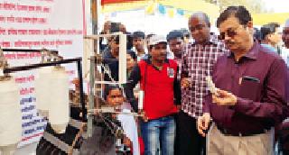 Yarn spinning demonstration ... | सूत कताईचे प्रात्यक्षिक...