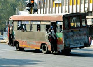 CP sahib, just wait for him! | सीपी साहेब, यांना जरा आवरा !