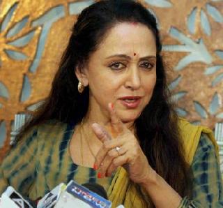 Notification of granting luxury land to celebrities in 1983 will be canceled | सेलिब्रिटीजना स्वस्तात भूखंड देणारी १९८३ची अधिसूचना रद्द होणार Notification of granting luxury land to celebrities in 1983 will be canceled | सेलिब्रिटीजना स्वस्तात भूखंड देणारी १९८३ची अधिसूचना रद्द होणार