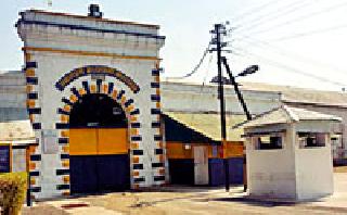 Led by the captives, the lamp will be lit in jail | बंदीजनांच्या हातून निर्मित एलईडी दिव्यांनी कारागृह होणार प्रकाशमय Led by the captives, the lamp will be lit in jail | बंदीजनांच्या हातून निर्मित एलईडी दिव्यांनी कारागृह होणार प्रकाशमय