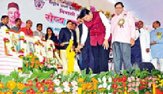 Chief Minister: Visiting the Disability Rehabilitation Center, Resident Visiting Vidyalaya | मुख्यमंत्री : अपंग पुनर्वसन केंद्राचे लोकार्पण, निवासी अंध विद्यालयाला भेट