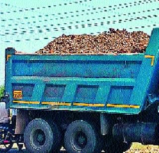 Will you take action on illegal transport? | अवैध वाहतुकीवर कारवाई करणार का? Will you take action on illegal transport? | अवैध वाहतुकीवर कारवाई करणार का?