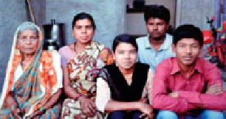 For ten years, the widow's wandering for the pension of the claim | हक्काच्या पेन्शनसाठी १० वर्षांपासून पोलिसाच्या विधवेची भटकंती For ten years, the widow's wandering for the pension of the claim | हक्काच्या पेन्शनसाठी १० वर्षांपासून पोलिसाच्या विधवेची भटकंती