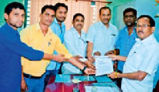 Take back the increased rate of government medical treatment | सरकारी रुग्णालयातील उपचाराचे वाढलेले दर मागे घ्या Take back the increased rate of government medical treatment | सरकारी रुग्णालयातील उपचाराचे वाढलेले दर मागे घ्या