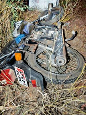 Two people killed in a bike accident | दुचाकी अपघातात दोन जण ठार