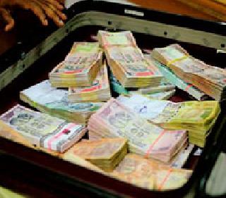 Millions of people have misbehaved in the name of their job | नोकरीच्या नावावर लाखोंनी गंडविले