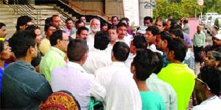 NMC Commissioner's appointment to the cleaning workers delegation | सफाई कामगारांच्या शिष्टमंडळाशी मनपा आयुक्तांची खडाजंगी