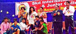 Dance, theatrical, and the famous mesmerized singing | नृत्य, नाट्य, गायनाने रसिक मंत्रमुग्ध