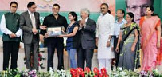 Patel is a personality that works for others | पटेल हे दुसऱ्यांसाठी जगणारे व्यक्तिमत्त्व