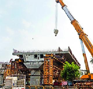 Six years old flyovers | सहा वर्षांपासून रखडला उड्डाणपूल