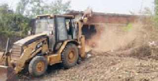 Bulldozer running bypass | बायपासवर चालला बुलडोजर Bulldozer running bypass | बायपासवर चालला बुलडोजर