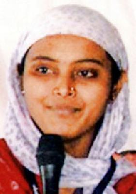 400 handfuls of junk sale | ४०० तरुण रद्दी विकून देणार मदतीचा हात