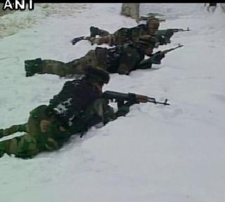 Five militants killed in encounter in Jammu and Kashmir, two jawans martyrs | जम्मू-काश्मीरमध्ये चकमकीत ५ दहशतवाद्यांना कंठस्नान, २ जवान शहीद