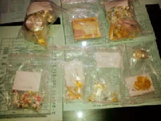 Two lakh rupees of seven thieves seized in Ballarpur | बल्लारपुरातील सात चोऱ्यातील दोन लाखांवर ऐवज जप्त Two lakh rupees of seven thieves seized in Ballarpur | बल्लारपुरातील सात चोऱ्यातील दोन लाखांवर ऐवज जप्त