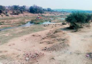 The illegal sand mining continues on sand ghats | रेती घाटांवरून वाळूचा अवैध उपसा सुरूच