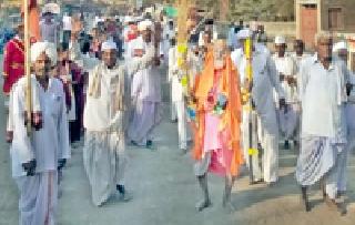 Harinama kharkaraj khadak dhadkali | हरिनामाच्या गजराने ढाणकी दुमदुमली Harinama kharkaraj khadak dhadkali | हरिनामाच्या गजराने ढाणकी दुमदुमली