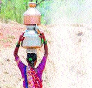 Gramsevak should stop in the village during the time of scarcity | टंचाईकाळात ग्रामसेवकाने गावात थांबावे