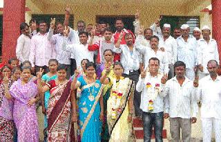 Suvarna Kharje as the sarpanch of Bhatwadi is unconstitutional | भाटवाडीच्या सरपंचपदी सुवर्णा खर्जे बिनविरोध