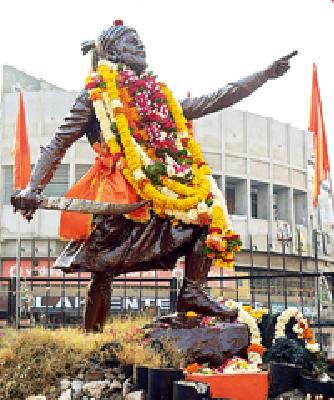 Chhatrapati Shivaji Maharaj accepted the offer | छत्रपती शिवरायांना मानाचा मुजरा