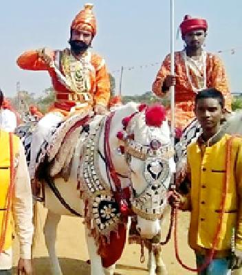 Dudmuli Deori Nagar by Shivrajaya's hail | शिवरायांच्या जयघोषाने दुमदुमली देवरी नगरी