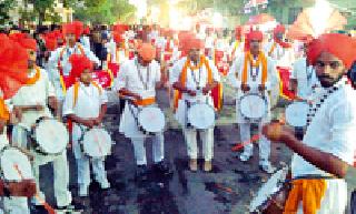 Shobhayatra honors Shivrajaya | शोभायात्रेने शिवरायांना मानाचा मुजरा Shobhayatra honors Shivrajaya | शोभायात्रेने शिवरायांना मानाचा मुजरा