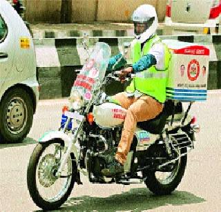 Motor Bike Ambulance is a boon for tribals! | मोटार बाईक रुग्णवाहिका ठरतेय आदिवासींसाठी वरदान! Motor Bike Ambulance is a boon for tribals! | मोटार बाईक रुग्णवाहिका ठरतेय आदिवासींसाठी वरदान!
