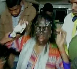 You attacked the leader Soni with chemicals like acid | आप नेत्या सोनी सोरी यांच्यावर अॅसिड सारख्या रसायनाने हल्ला You attacked the leader Soni with chemicals like acid | आप नेत्या सोनी सोरी यांच्यावर अॅसिड सारख्या रसायनाने हल्ला