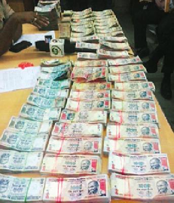 Ransom of Rs.1 crore, 42 lakhs seized | खंडणीचे १ कोटी, ४२ लाख जप्त