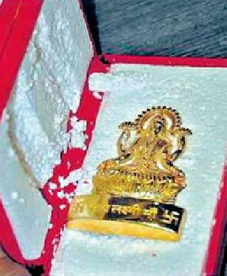 'Booked' mobile; But the idol of Lakshmi was sent | ‘बुक’ केला मोबाईल; पण पाठविली लक्ष्मीची मूर्ती 'Booked' mobile; But the idol of Lakshmi was sent | ‘बुक’ केला मोबाईल; पण पाठविली लक्ष्मीची मूर्ती