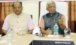 Cows and two calves are seized | गाईचे मांस व दोन वासरे जप्त