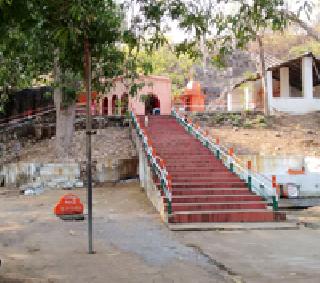 Visitors of Somnath waiting for Tadoba entrance | सोमनाथच्या पर्यटकांना ताडोबा प्रवेशद्वाराची प्रतीक्षा Visitors of Somnath waiting for Tadoba entrance | सोमनाथच्या पर्यटकांना ताडोबा प्रवेशद्वाराची प्रतीक्षा