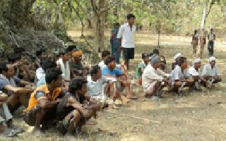 Perpetual bamboo workers hungry for three days | परप्रांतीय बांबू कामगार तीन दिवसांपासून उपाशी