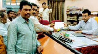 Nanded lathi to protest in Umarkhed | नांदेड लाठीहल्ल्याचा उमरखेडमध्ये निषेध