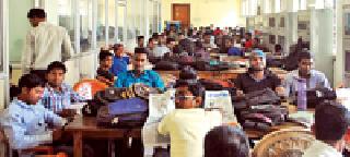 The form of a college came to the library | ग्रंथालयाला आले महाविद्यालयाचे स्वरुप The form of a college came to the library | ग्रंथालयाला आले महाविद्यालयाचे स्वरुप