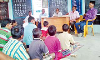 Gyanankanachand reached the remote village | दुर्गम गावांत पोहोचला ज्ञानरचनावाद Gyanankanachand reached the remote village | दुर्गम गावांत पोहोचला ज्ञानरचनावाद