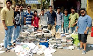 Funds for cancer related cancer raised by students by selling junk | रद्दी विकून विद्यार्थ्यांनी उभारला कॅन्सरग्रस्तांसाठी निधी