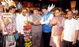 The Nagpur festival is full of rainy season | पावसाच्या सरीत रंगला नागपूर महोत्सव The Nagpur festival is full of rainy season | पावसाच्या सरीत रंगला नागपूर महोत्सव