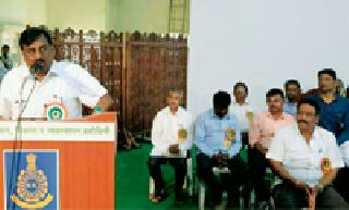 Fulfilling the demands of the development corporation employees- Mungantiwar | वनविकास महामंडळ कर्मचाऱ्यांच्या मागण्यांची पूर्तता करू-मुनगंटीवार