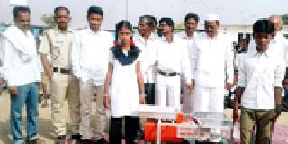 A replica of the Marquee Ashramshala is the top in the state | मार्की आश्रमशाळेची प्रतिकृती राज्यात अव्वल