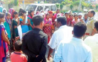 Girls in the hostel chased dead in Thiga Thane | वसतिगृहातील मुली धडकल्या दिग्रस ठाण्यात