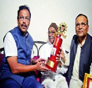 Contribution of the review is incomparable | समीक्षेतील योगदान अतुलनीय Contribution of the review is incomparable | समीक्षेतील योगदान अतुलनीय