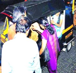 Independent queue paper for women for autos | रिक्षाकरिता महिलांसाठी स्वतंत्र रांग कागदावरच !