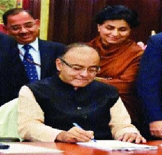 Modi's imprint on the budget | बजेटवर मोदींची छाप Modi's imprint on the budget | बजेटवर मोदींची छाप