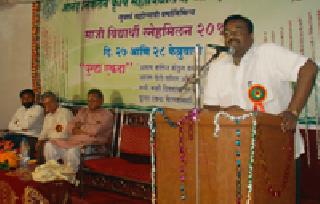 Now the work of enlightenment starts from the platform - Sudhir Mungantiwar | आता मंचावरून ज्ञानार्जनाचे कार्य सुरू - सुधीर मुनगंटीवार