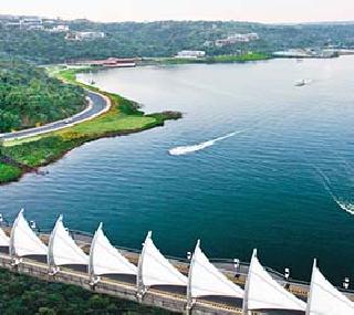 'Ambi Valley' seal due to non-taxation | कर न भरल्याने 'अॅम्बी व्हॅली' सील 'Ambi Valley' seal due to non-taxation | कर न भरल्याने 'अॅम्बी व्हॅली' सील