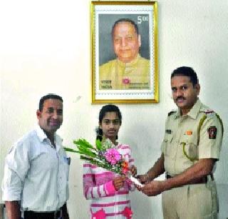 Felicitated by the Constitutional Commissioner Manashree Lokmat office | संविधानकन्या मनश्रीचा लोकमत कार्यालयात सत्कार